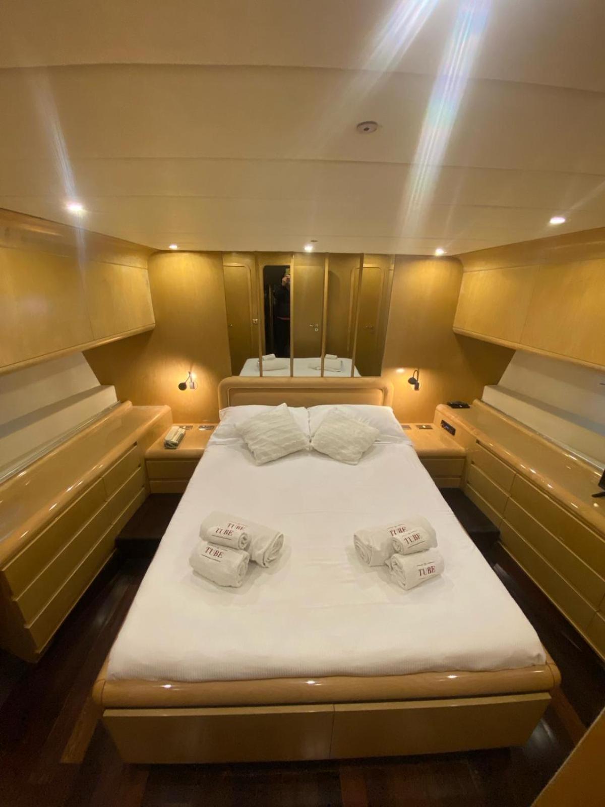 Bb Boat Lady A Otel Cenova Dış mekan fotoğraf
